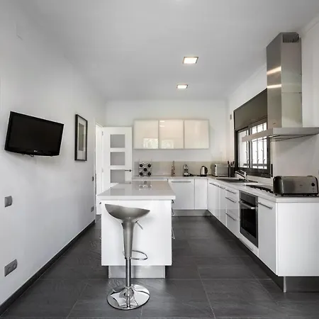 Villa Burriac With Private Pool, Costa Maresme, 20 Minutes From Barcelona